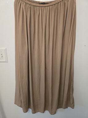 TAHARI Women's Flowing Midi Skirt in Beige